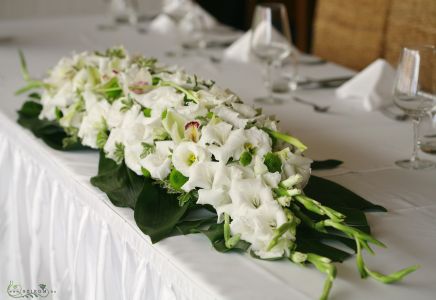 Main table centerpiece Hemingway Budapest (orchid, gladiolus, cala, button chrysanthemum, white, green), wedding