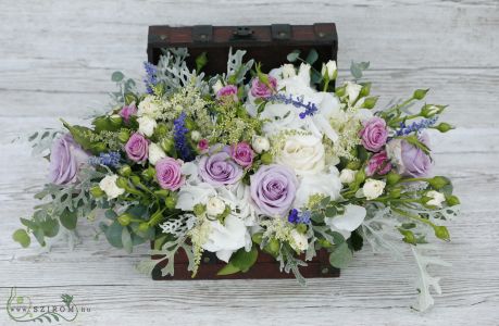 Main table centerpiece Bagolyvár (hydrangea, bushy rose, rose, purple, white, pink), wedding