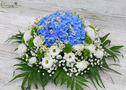 Main table centerpiece (hydrangea, lisianhtus, chrysanthemum, chamomile, white, blue), wedding