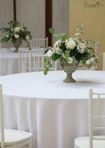 1 db Esküvői asztaldísz rusztikus kő serlegben,  Vajdahunyad Vár Lovas terem (liziantusz, dália, alstromelia, fehér )