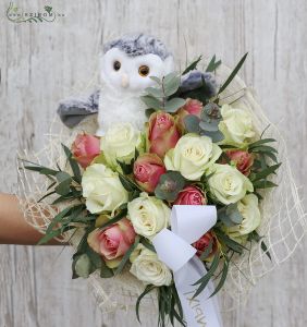 Graduation bouquet made of roses, with owl