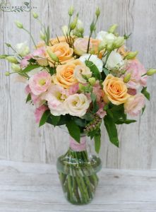 Round pastel bouquet of roses and lisianthuses in a vase (15 stems)