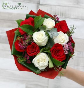 9 roses with small flowers