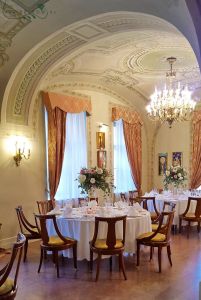 High wedding centerpiece, 1pc, St George Hotel Budapest (Rose, lisianthus, alstromeria, wax, purple, pink, cream)