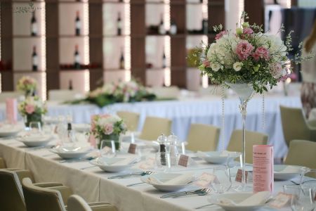 Wedding table decoration tall vase 1pc, Budapest Locavore (hydrangea, lisianthus, statice, pink, white)