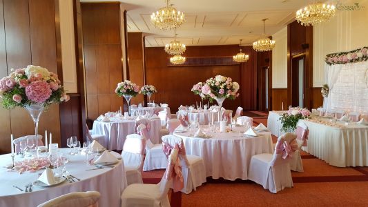 Gellért Hotel Budapest, terem virág díszítés, 5 asztaldísz ára, rózsaszín, fehér, esküvő