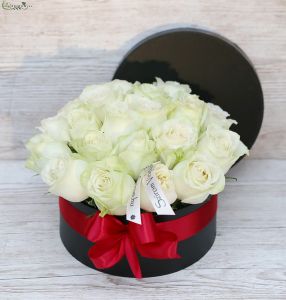 25 white roses in a balck box