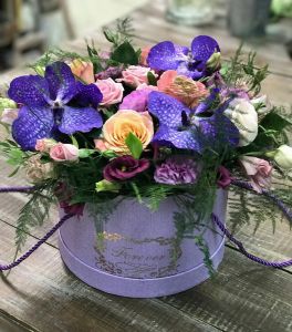 Elegant flower box with vanda orchid, 15 stems