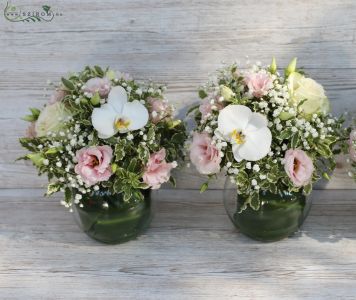 Centerpiece in glass sphere 1pc (lisianthus, rose, phalaenopsis orchid, baby breath, white, light pink)