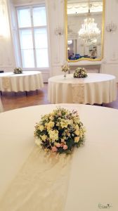 Wildflower style table decoration (chamomile, limonium, freesia, spray rose, grey, pink, white, peach) Festetics Palace Budapest