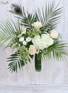 Botanical Centerpiece with peacock feathers and palm leafs (hydrangea, rosa, lisianthus, white, cream)