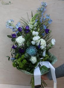blue and white graduation bouquet 
