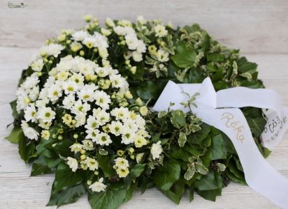 Cream Santini Chrysanthemum Wreath (65cm)