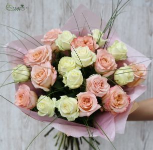 Bouquet of 20 white and pink roses