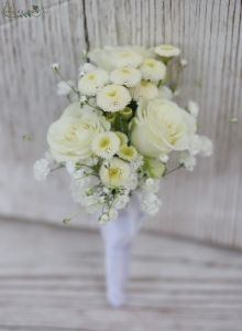 boutonniere (spray rose, matricaria, white)