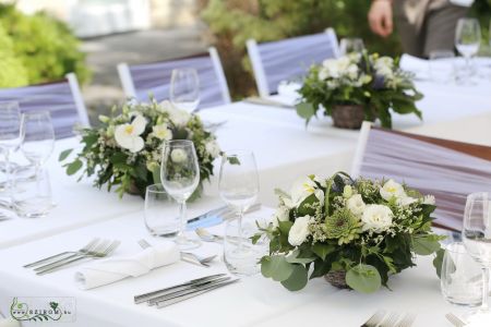 Wedding table decoration in basket, Emile Étterem Budapest (lisianthus, phalaenopsis orchid, stonecrop, eucalyptus white, green