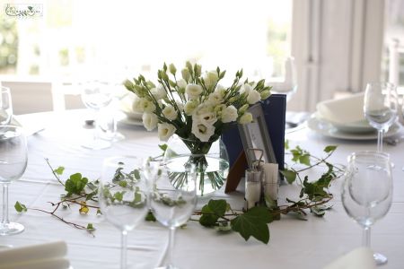 Wedding table decoration in glass sphere  Csillagkert  (lisianthus, amber, white)