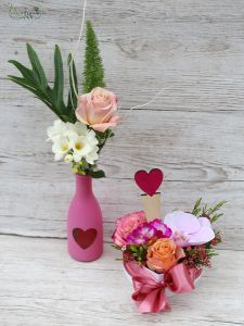 szívecske özön, váza plusz szív doboz üde virágokkal