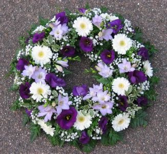 purple-white wreath (36cm, 34st)