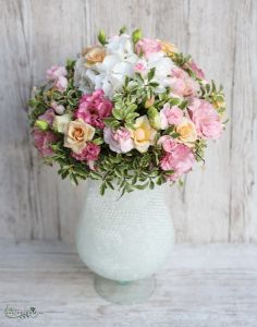 Centerpiece in goblet vase with jelly beans (16 stems)