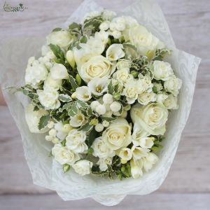 White bouquet with roses, freesia, matricaria (20 stems)