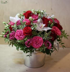 romantikus angol rózsás csokor fém vödörben (27 szál)