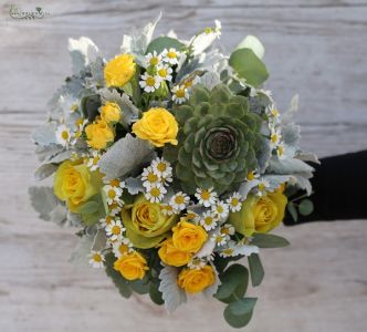 gelber Strauss aus kleiner Blüten und Sempervivum (12 St)