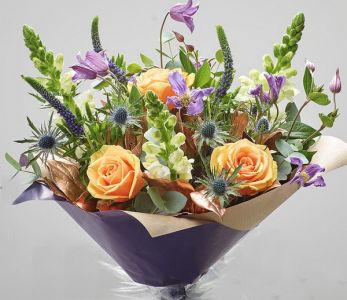 Peach roses with meadow flowers (20 stems)