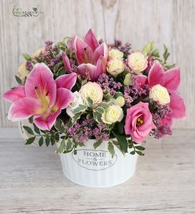 Arrangement with lilies in metallic pot, with spray roses, lisianthusses and limoniums (18 stems)