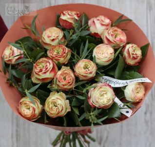 Gyönyörű latin pompon rózsák csokorban(15szál)
