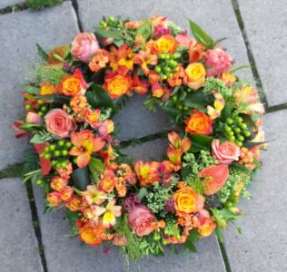 Wreath with orange flower (42 stems 55cm)