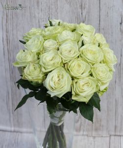 20 grüne Rosen mit Vase