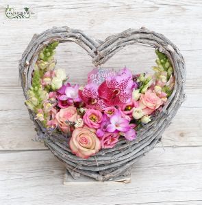 Mother's day heart flowerbasket (19 stems)