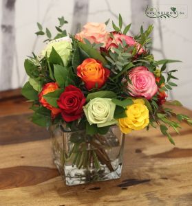 15 mixed roses in glass cube