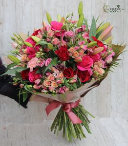 Óriás csokor rózsaszín virágokkal (65 szál)