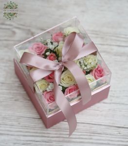 Little cube box with spray mini roses, and baby's breath