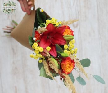 Small autumn bouquet in paper holder (11 stems)