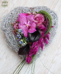 Szív forma lila - rózsaszín virágokkal