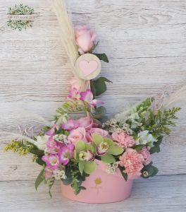 Rózsaszín virághajó rózsával, orchideával, fréziával (19 szál)