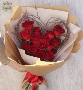 Szív csokor 15 szál vörös rózsával