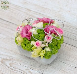 Beton szívecske apró virágokkal (20cm)