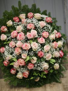 Standing wreath with 50 roses, gypsophila