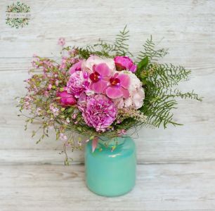 Gyöngyház fényű kék váza rózsaszín hortenziás orchideás csokorral 