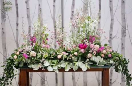 Főasztaldísz mezei virágokkal (rózsaszín, fehér)