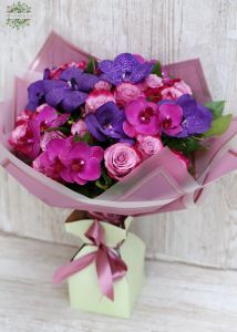 Bouquet with rose, vanda orchid, in papervase, 35 stems