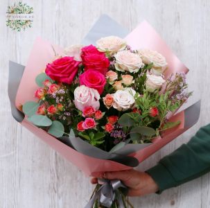 Bokros rózsa, rózsa csokor viaszvirággal (22 szál)