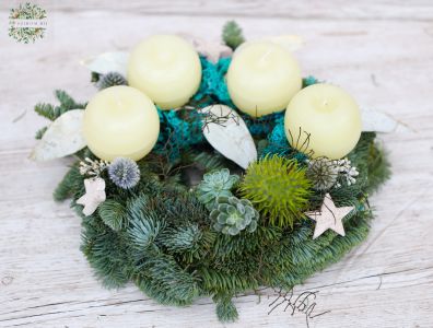 Adventi koszorú gömb gyertyákkal