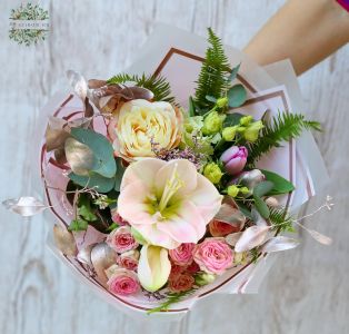Small round bouquet with amaryllis (8 stems)