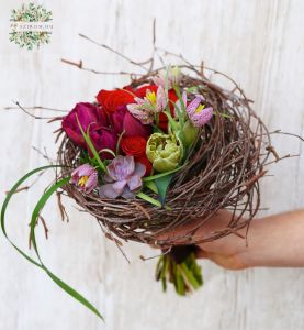 Red rose nest bouquet