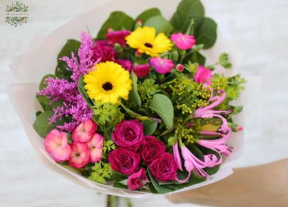 Small bouquet with happy colors